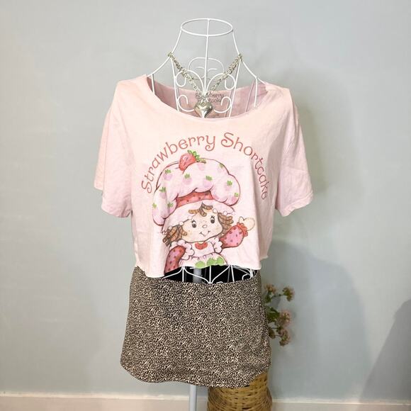 The cutest vintage y2k strawberry shortcake off the shoulder top - Picture 4 of 7